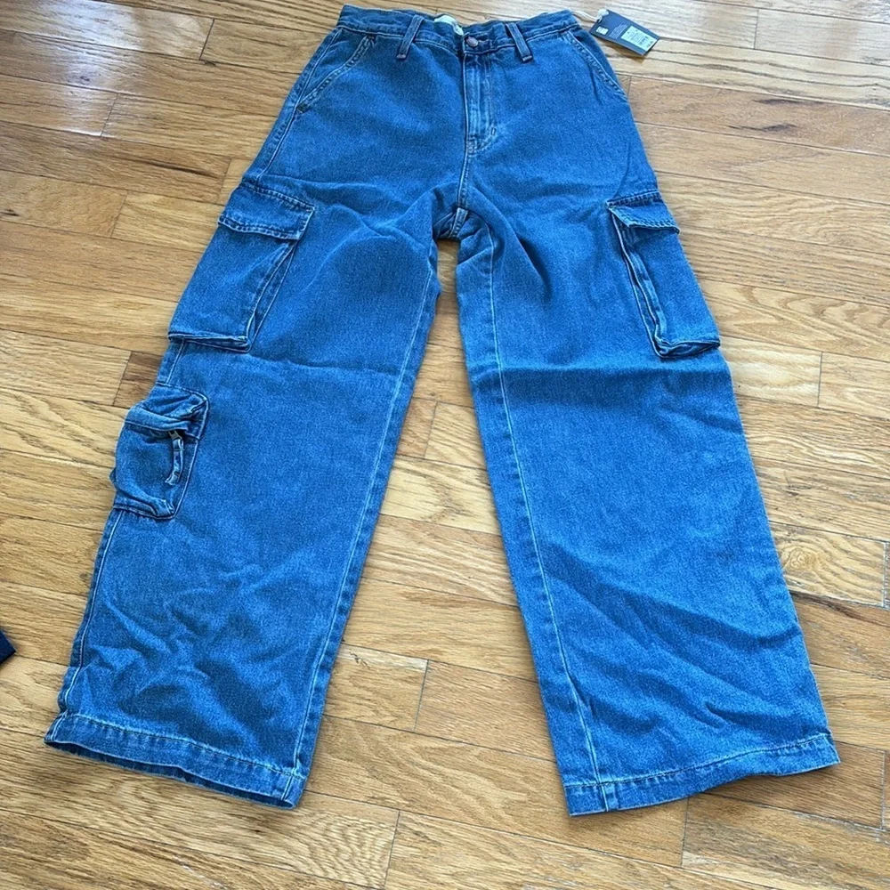 Universal Thread Women's High-Rise
Wide Leg Denim Jeans Cargo Pants
Streetwear - Picture 3 of 5